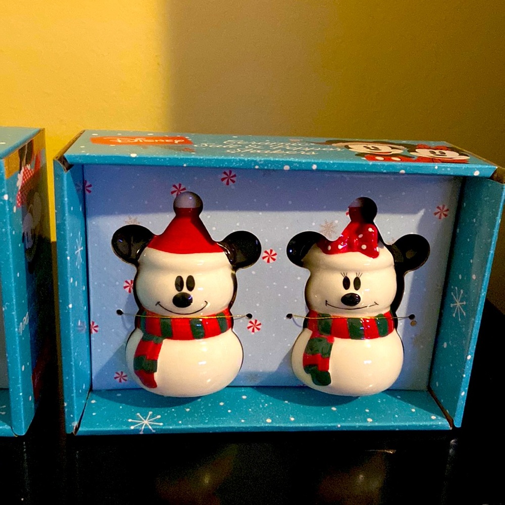 Mickey&Minnie Snowman salt/pepper shakers